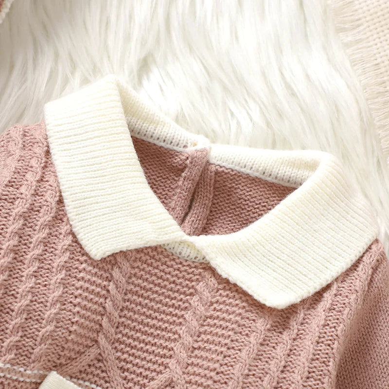 Schattige babykleertjes met schattige borduursels