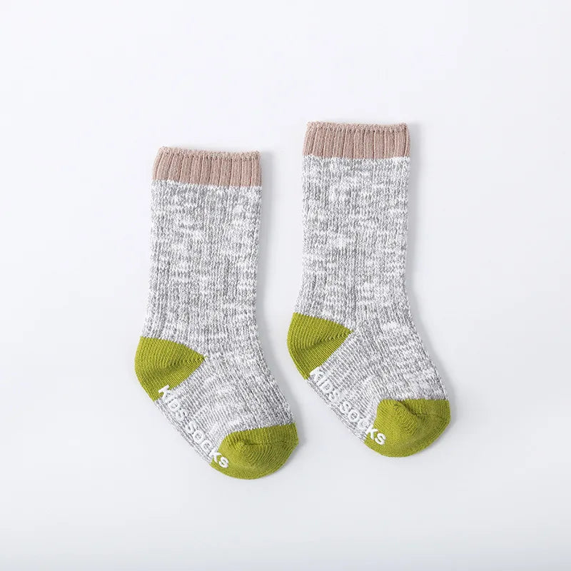 Schattige babykleertjes in pastelkleuren