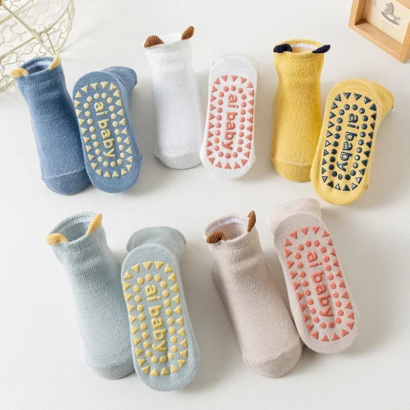 Babykleding jongen in stoere en zachte stoffen