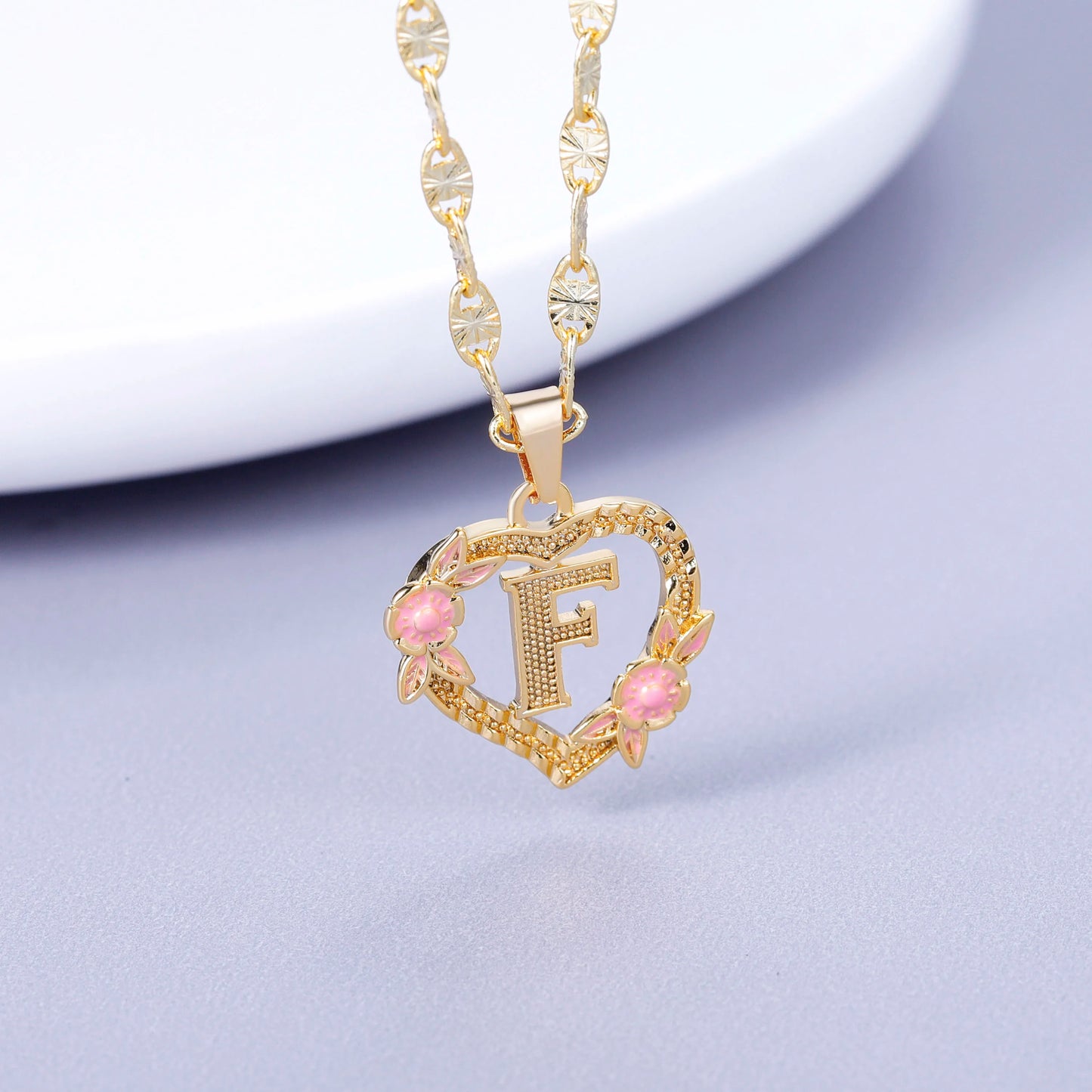 Goudkleurige naam in ketting voor een speciaal moment