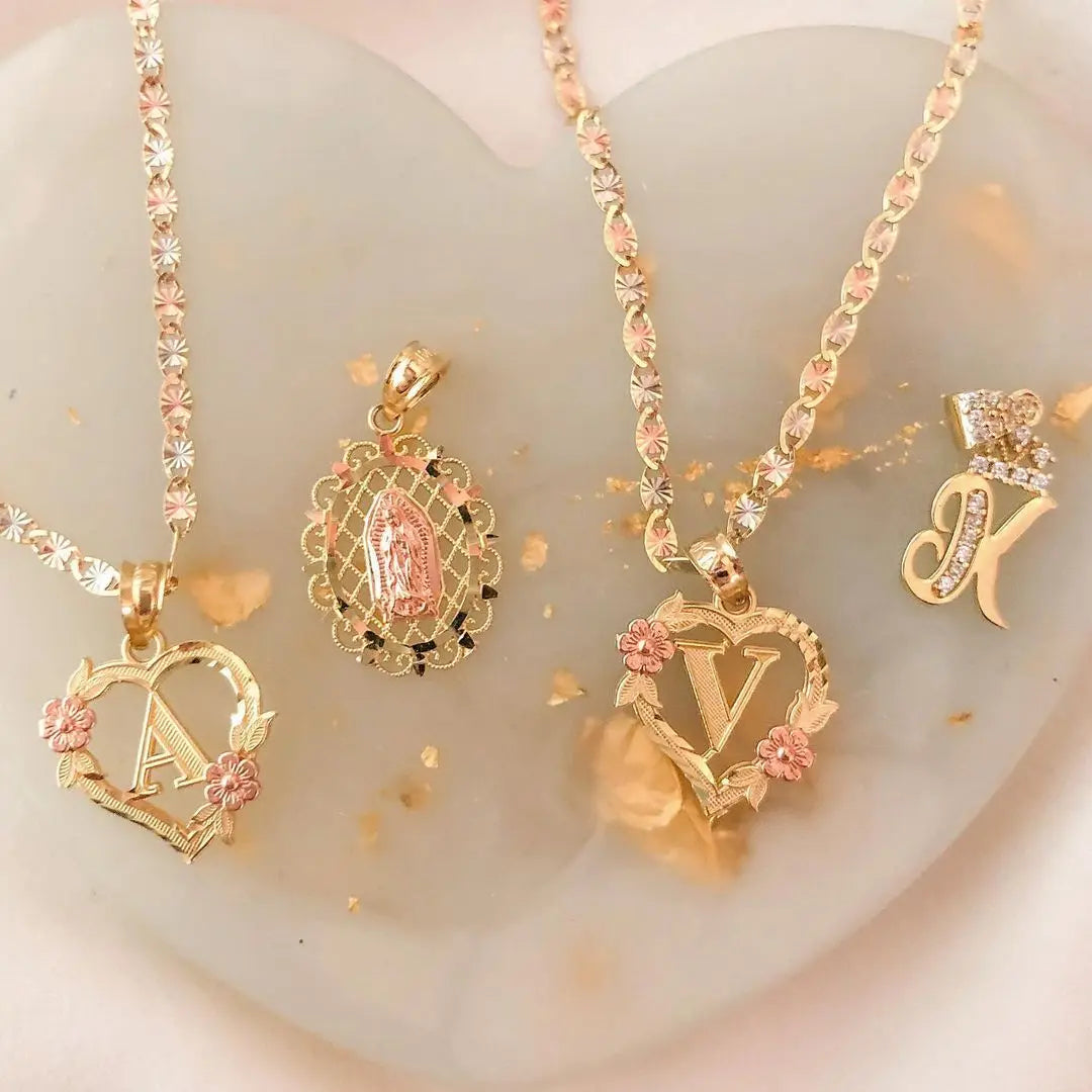 Ketting met naam en subtiel bloempatroon