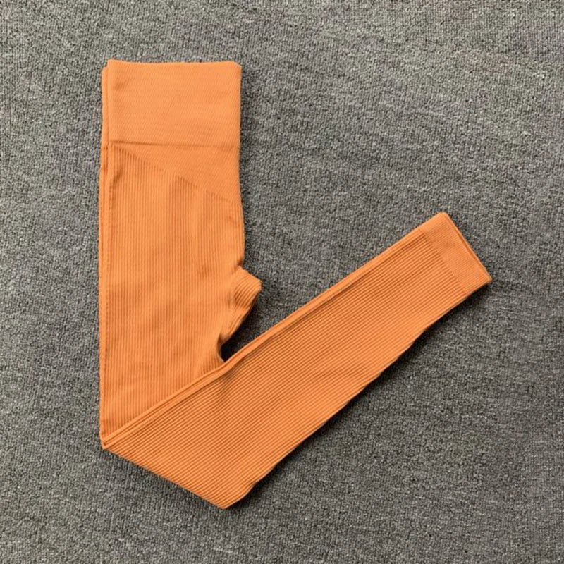 Sportieve yoga kleding in frisse tinten