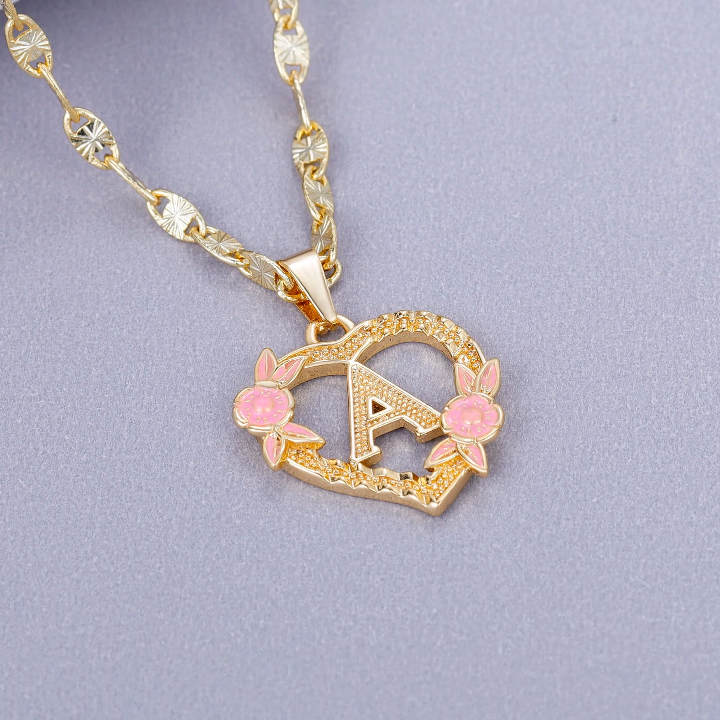 Ketting met gegraveerde naam op muntvormige hanger