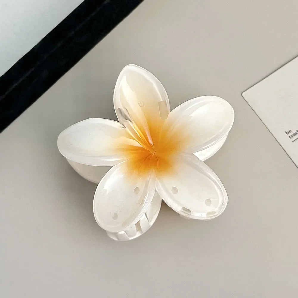 Decoratieve haarclip met bloemmotief