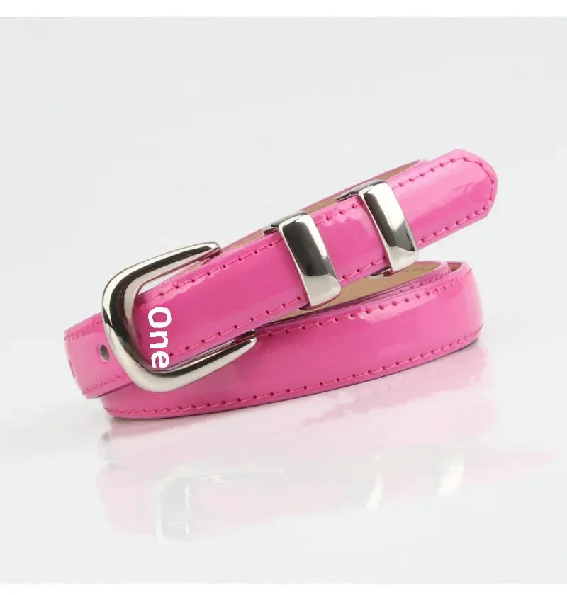 Goudkleurige gesp als eyecatcher bij deze riem