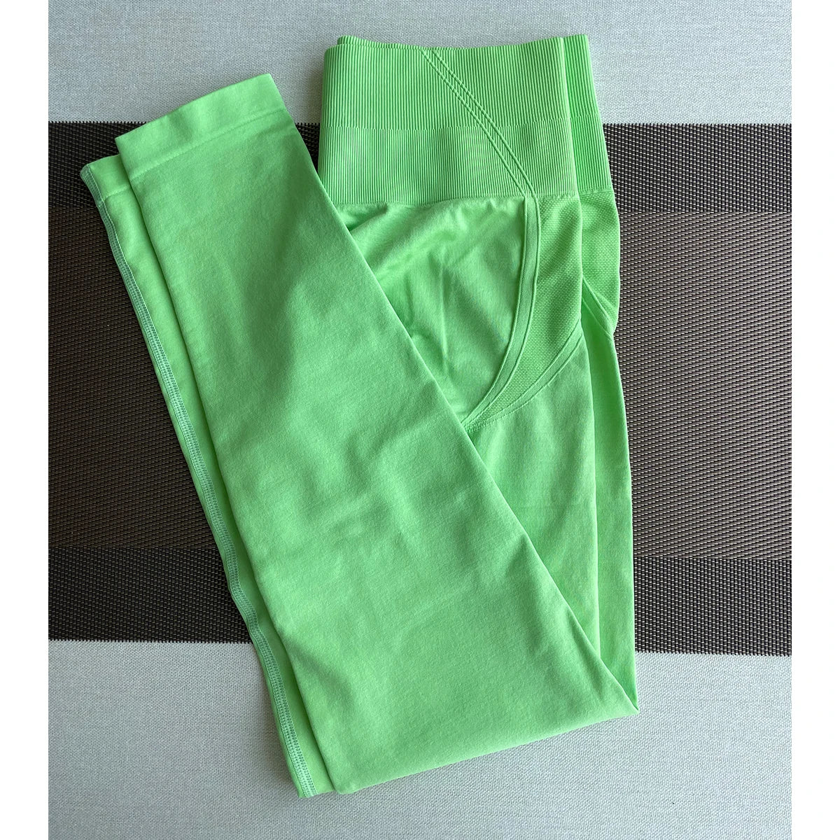 Modieuze yoga kleding met rugdetail
