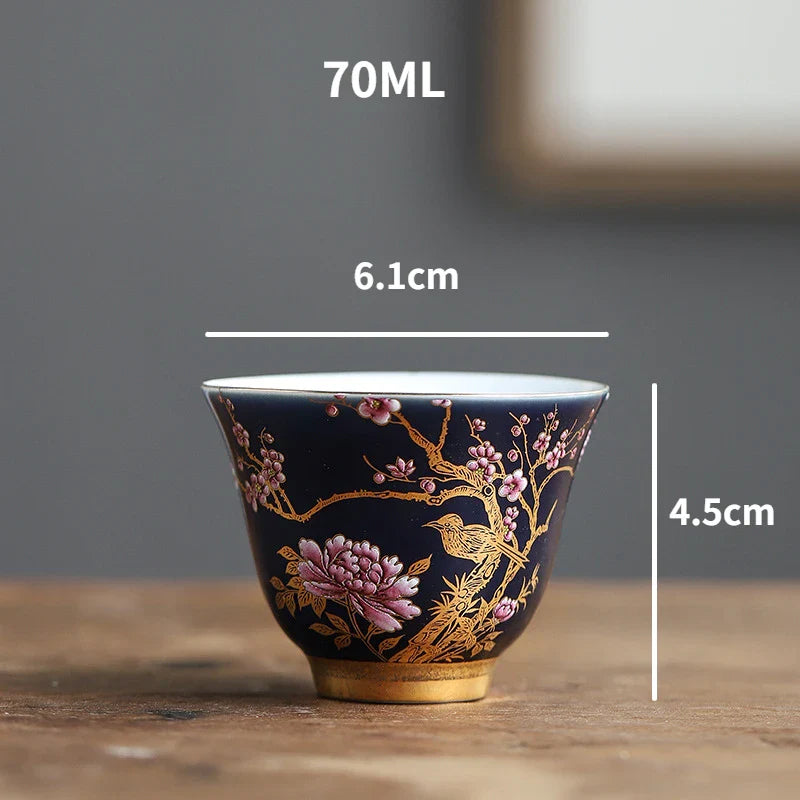 Thee zetten met gietijzeren theepot en accessoires