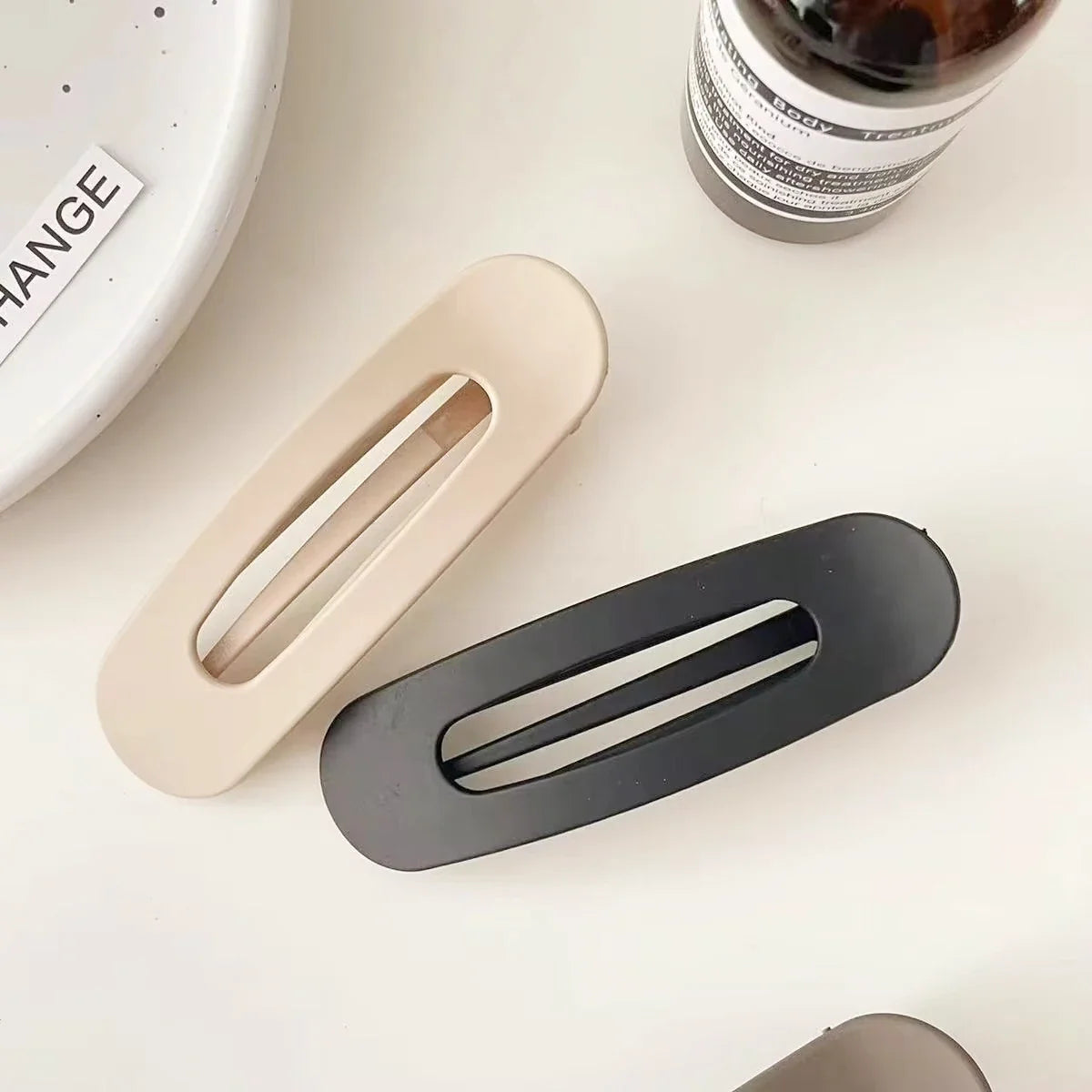 Gouden haarclip als stijlvolle accessoire