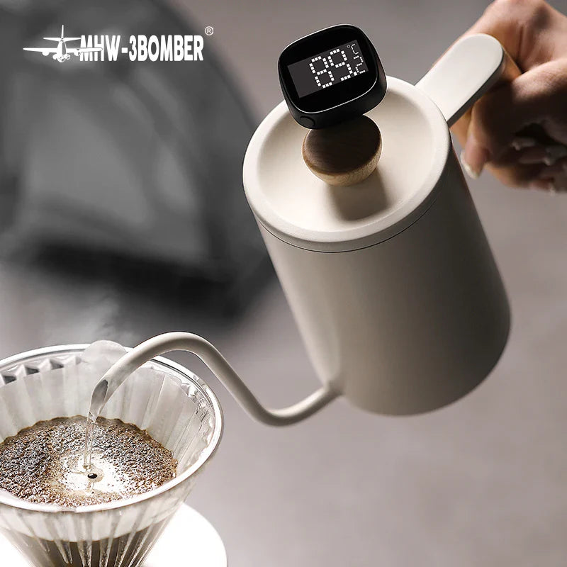 Moderne koffiewaar met strakke lijnen