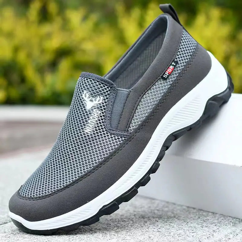 Sportieve zomerschoenen voor heren op vakantie