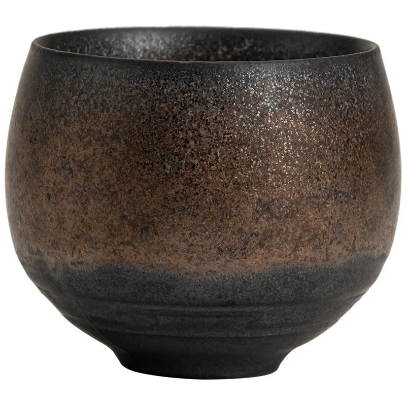 Zet thee met theepot, filter en serveertray