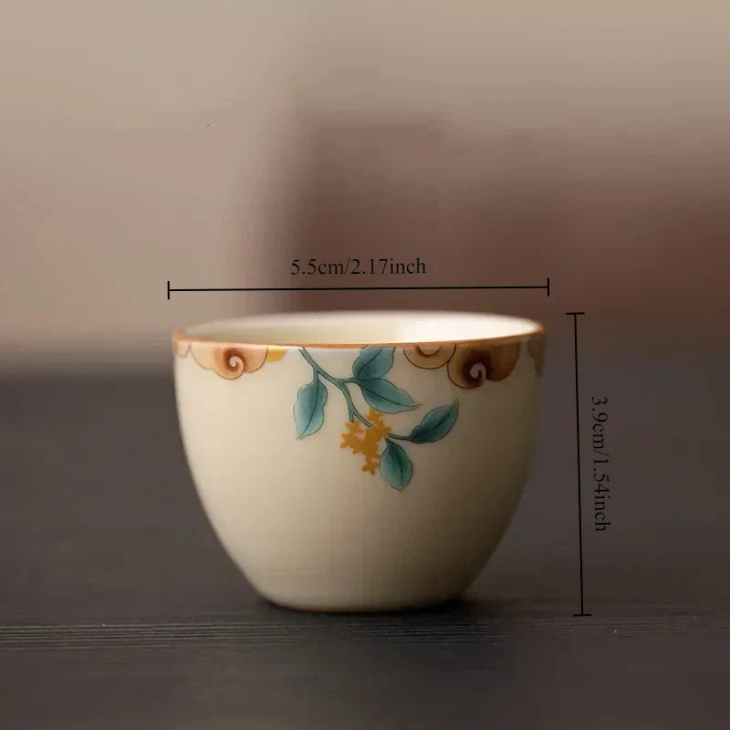 Thee zetten met stijlvolle tools van glas en hout