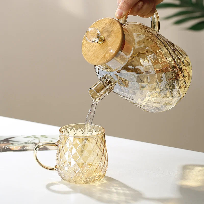 Klassieke theepot met bloemenmotief