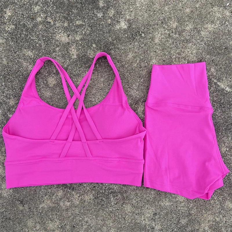 Trendy yoga kleding in fleurige prints