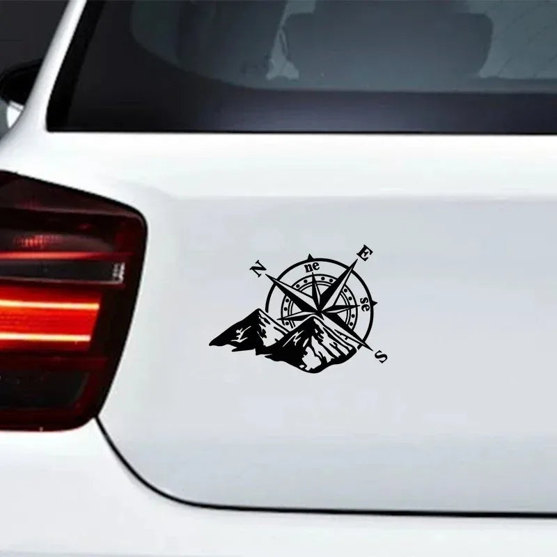 auto stickers - kompas en bergen design voor avontuurlijke rijders
