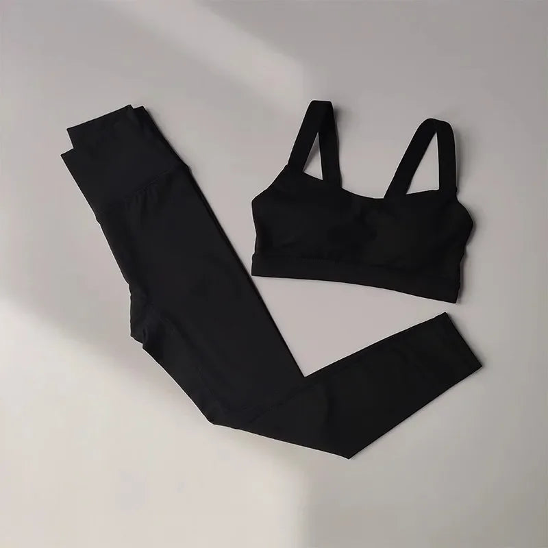 Zachte yoga kleding van H&M in aardetinten