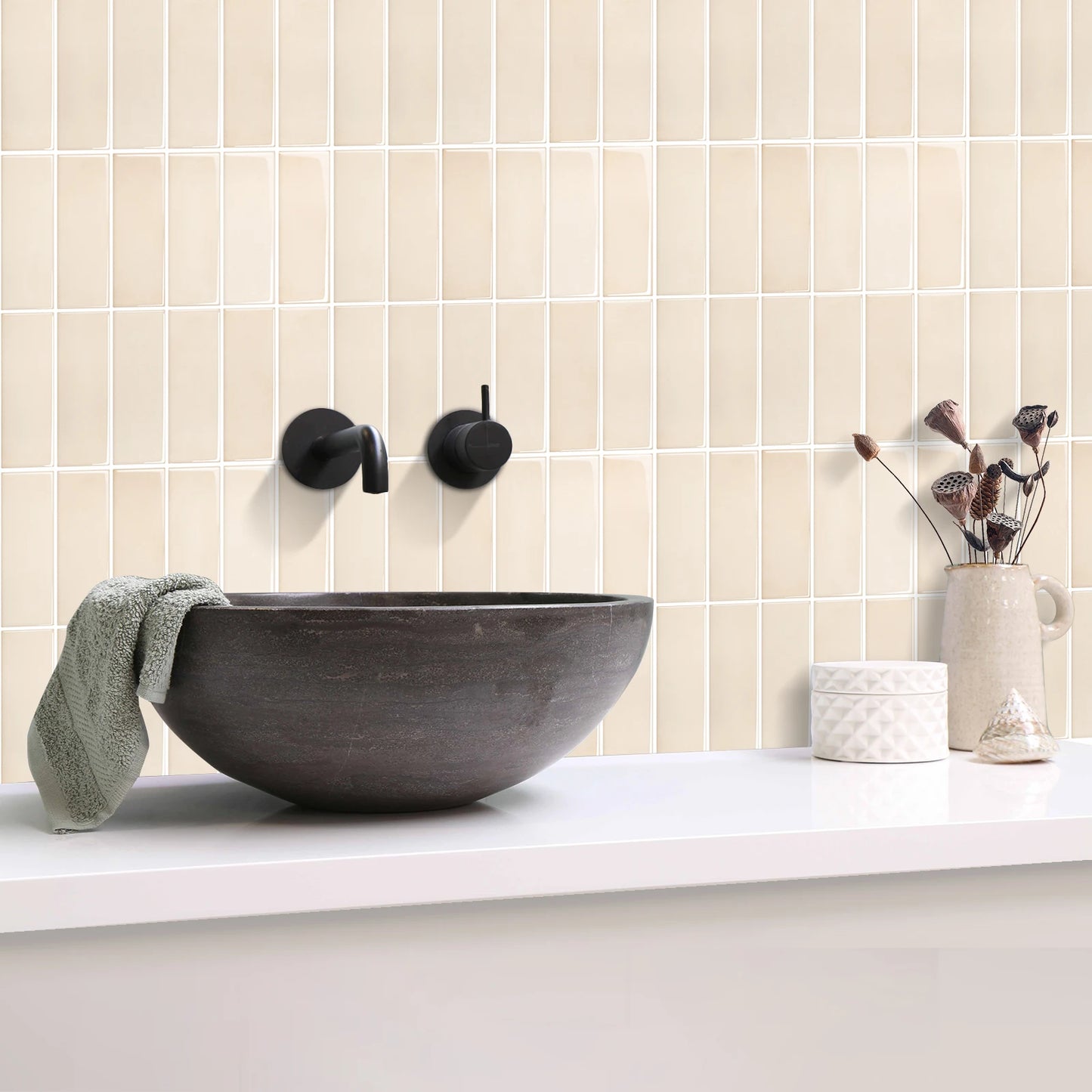 Lichte mozaiek tegels toilet – Fris en modern