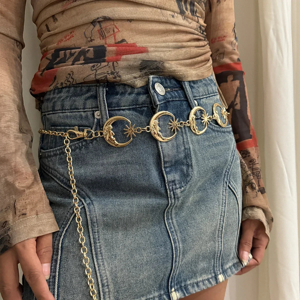 Riem met metalen kettingdetail als modeaccent