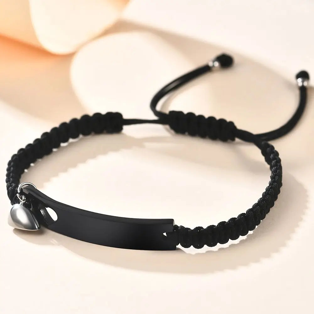 Ketting met naam en geboortedatum gegraveerd