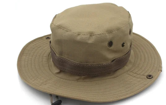 Jachthoed met brede klep en stevige structuur
