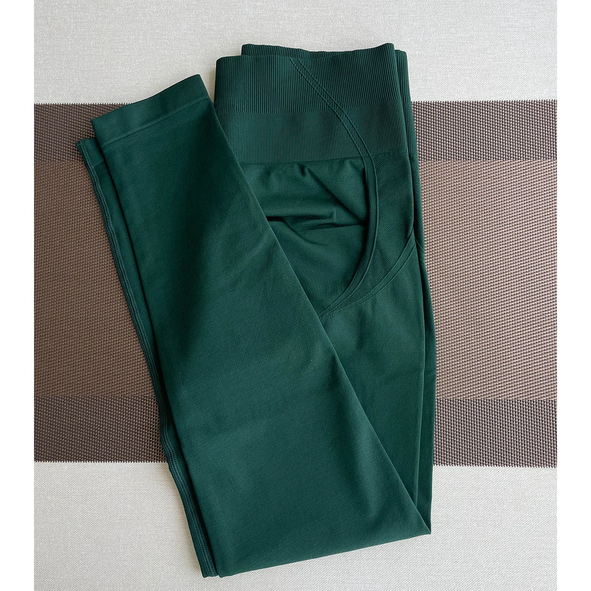 Trendy yoga kleding dames in zachte kleuren