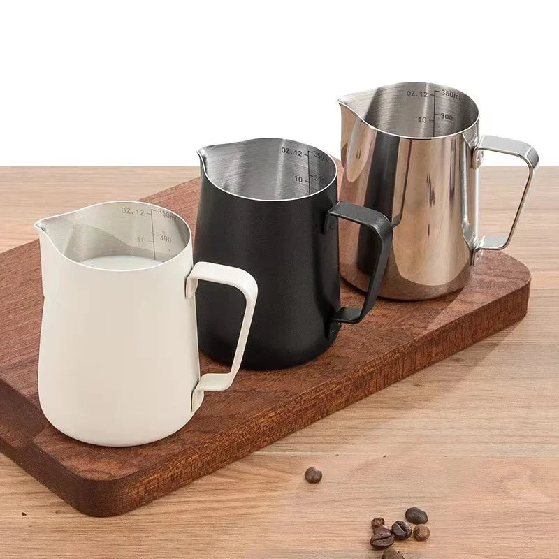 Houten serveerblad voor koffie waar presentatie