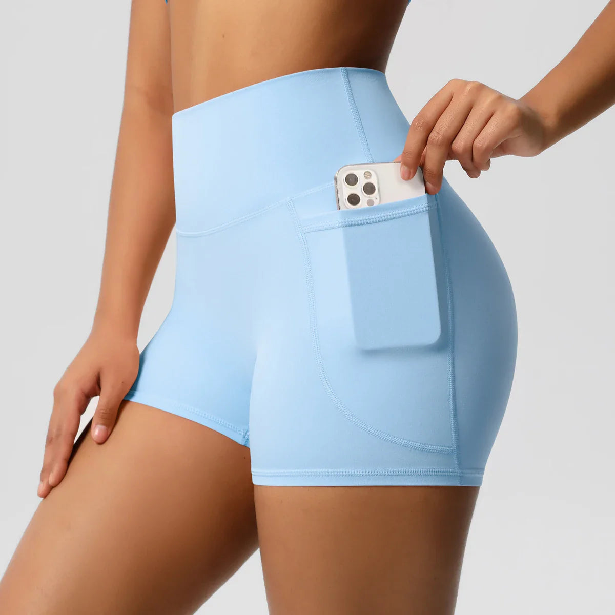 Ademende yoga outfit met luchtige top