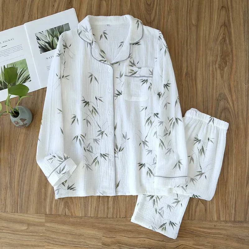 Dames pyjama met open halslijn