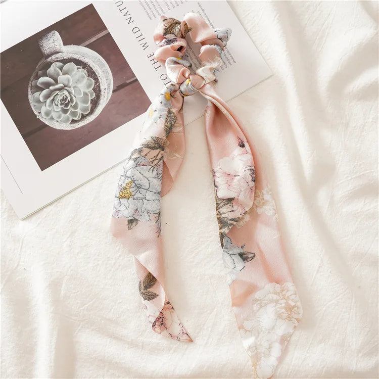 Kleurrijke scrunchies voor een speelse look
