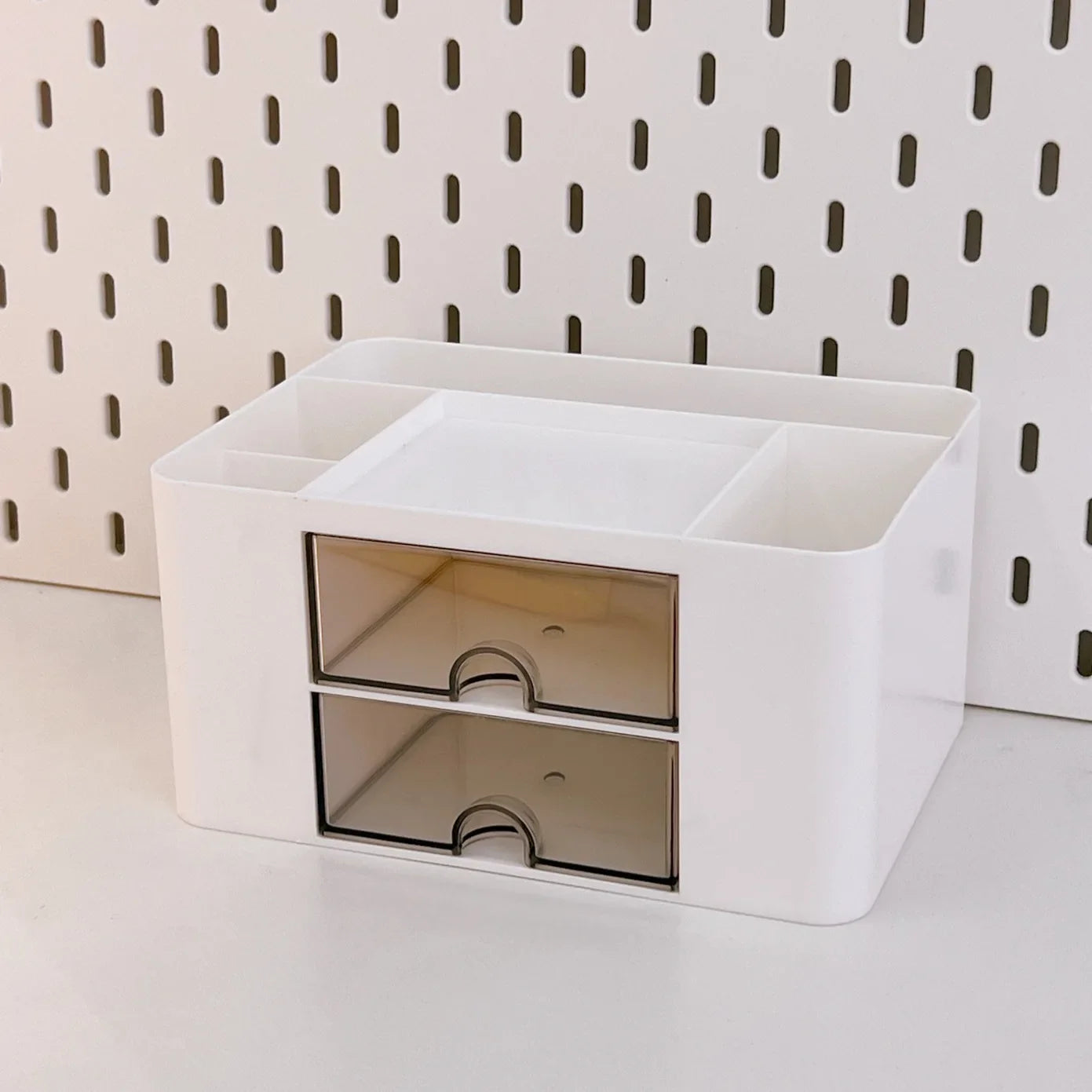 Stapelbare desk organisers voor extra ruimte