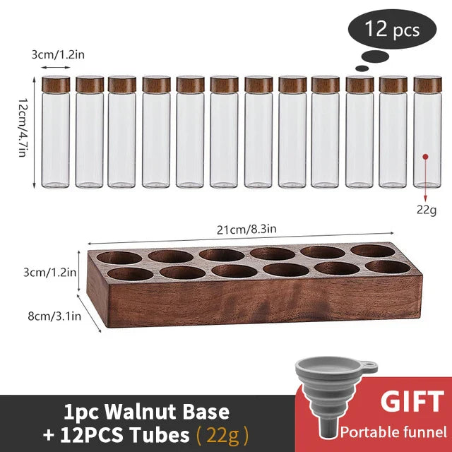 Koffiewaar met decoratief patroon en handgeschilderd design