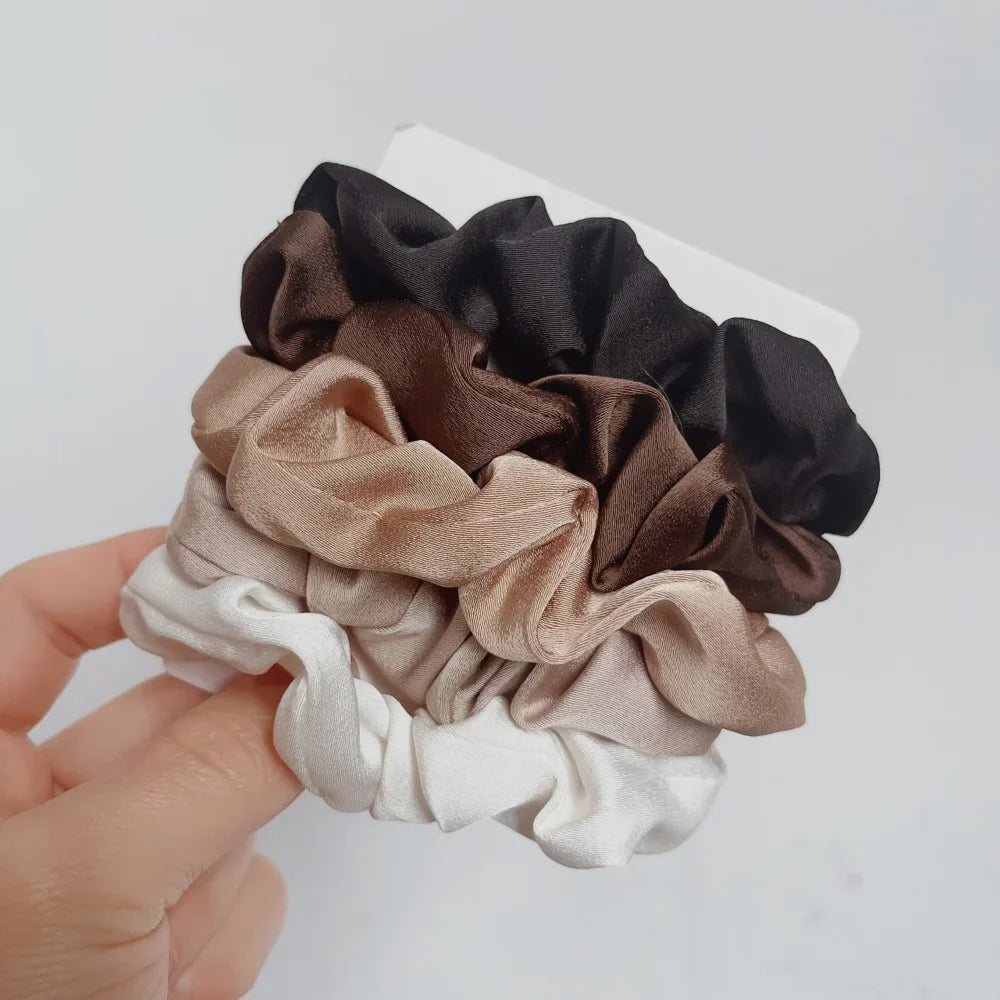 Romantische haar accessoires met kanten details