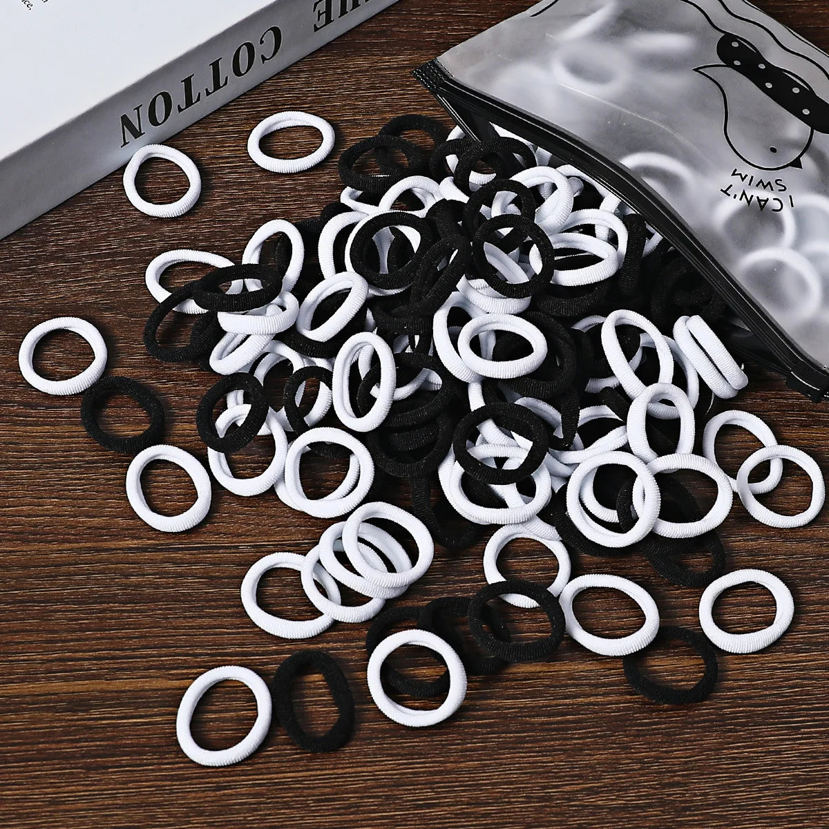 Haar accessoires in natuurlijke tinten