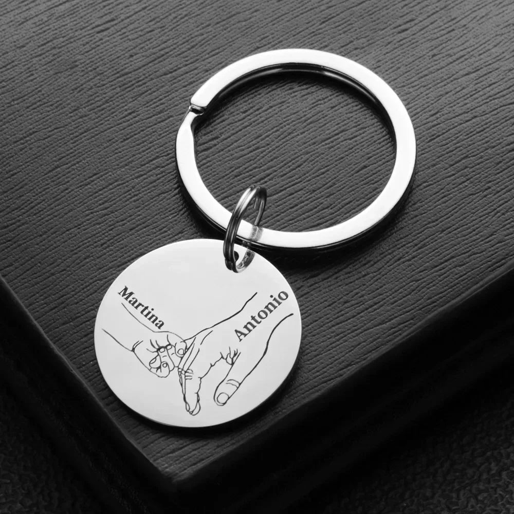 Naam in ketting verwerkt in barvormige hanger
