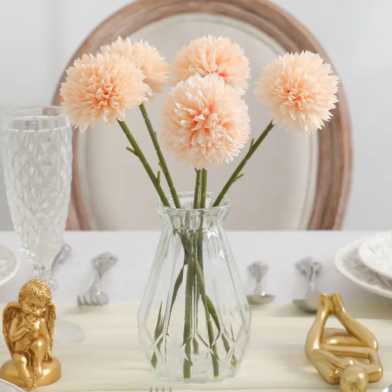 Tuindecoratie in oosterse stijl met lantaarn