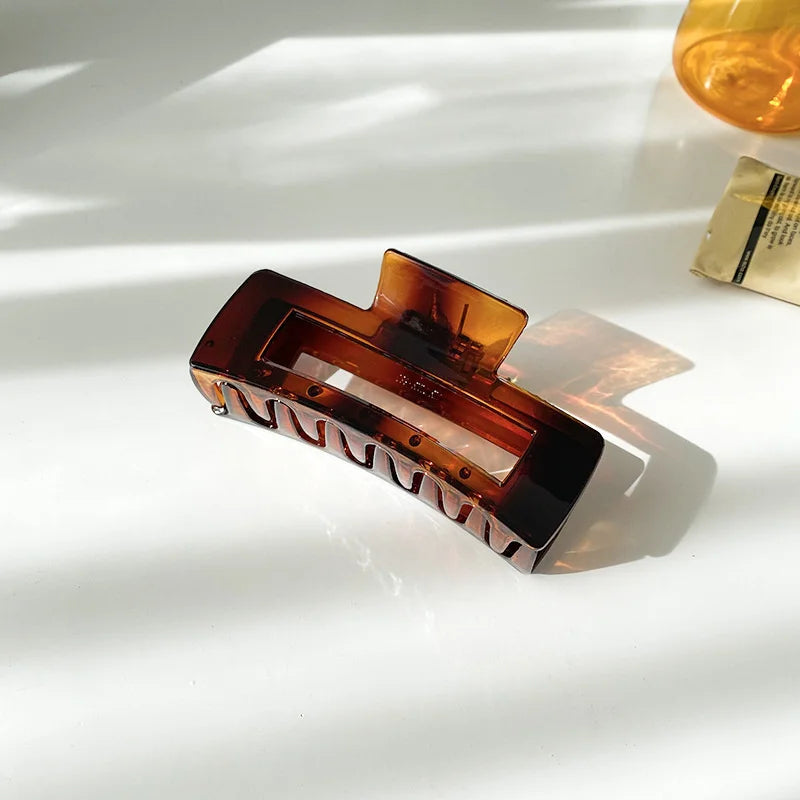 Decoratieve haarclips met vintage flair
