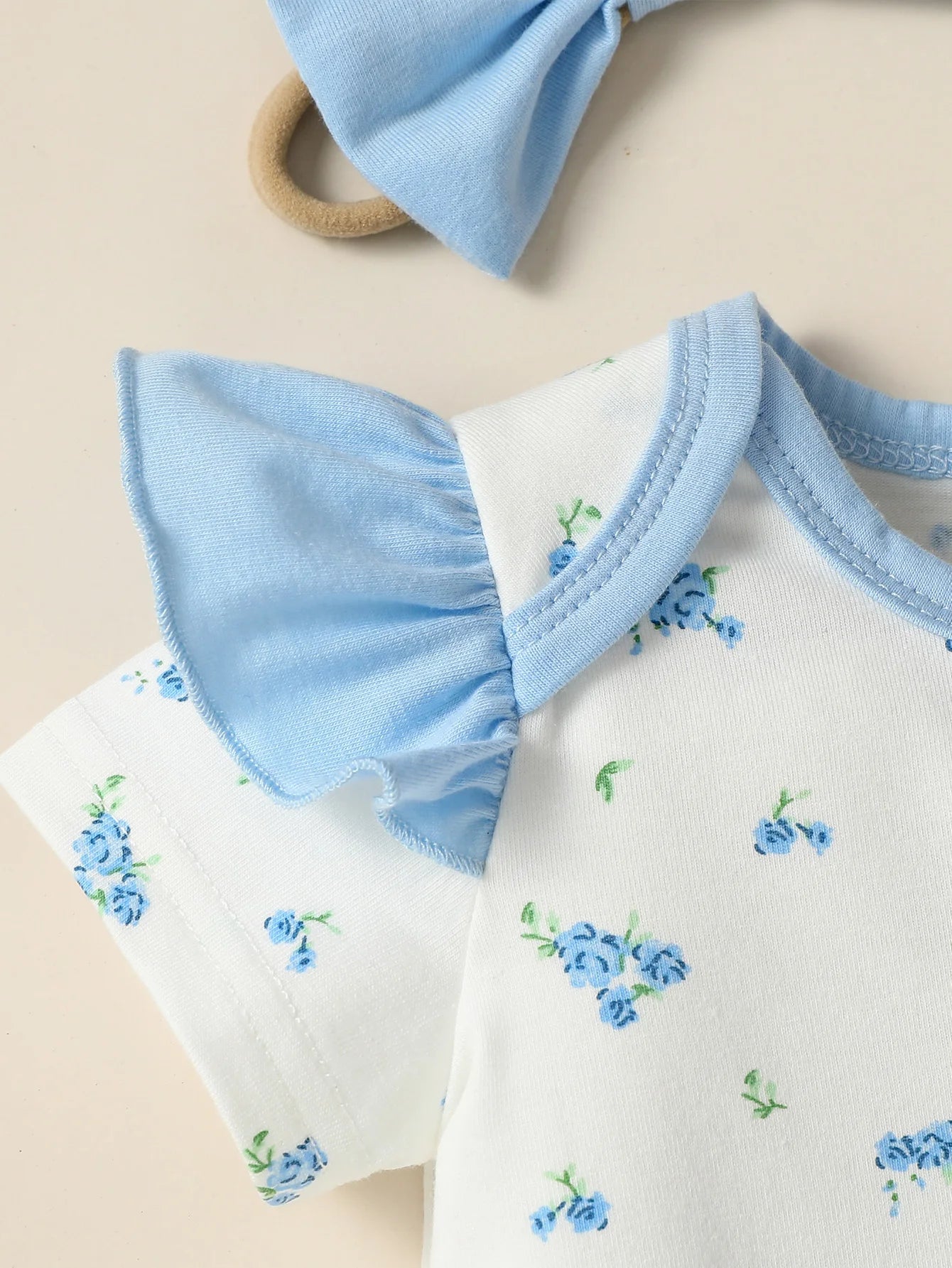 Schattige babykleertjes met speelse details