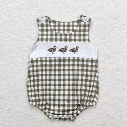 Kinderkleding in vrolijke en trendy kleuren