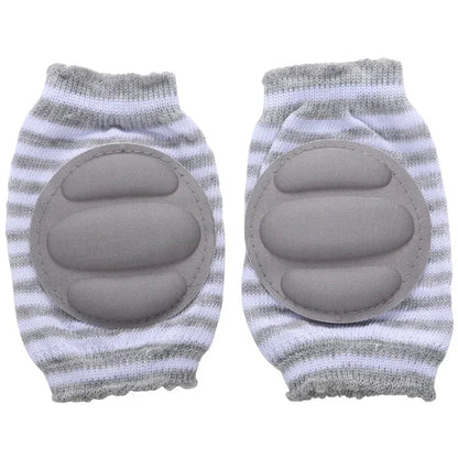 Schattige babykleertjes met schattige borduursels