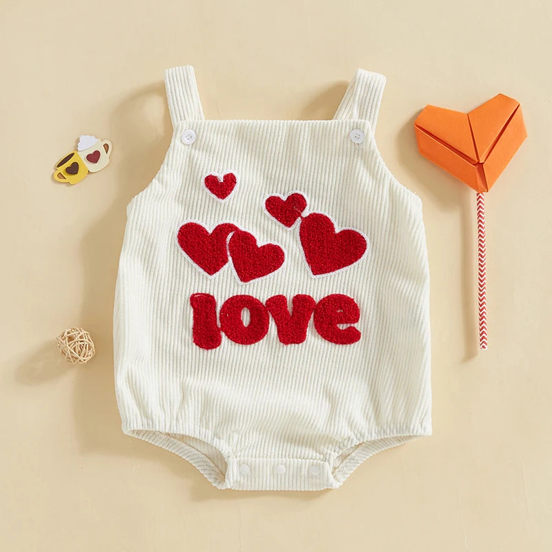 Schattige babykleertjes met schattige borduursels