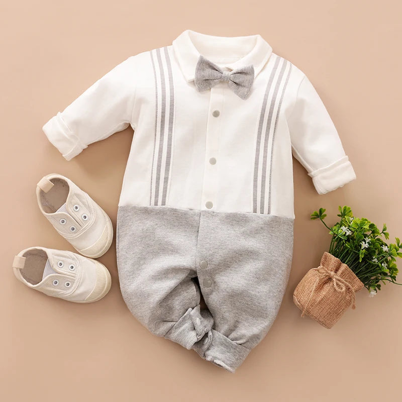 Schattige babykleertjes in pastelkleuren