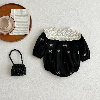 Schattige babykleertjes met speelse details