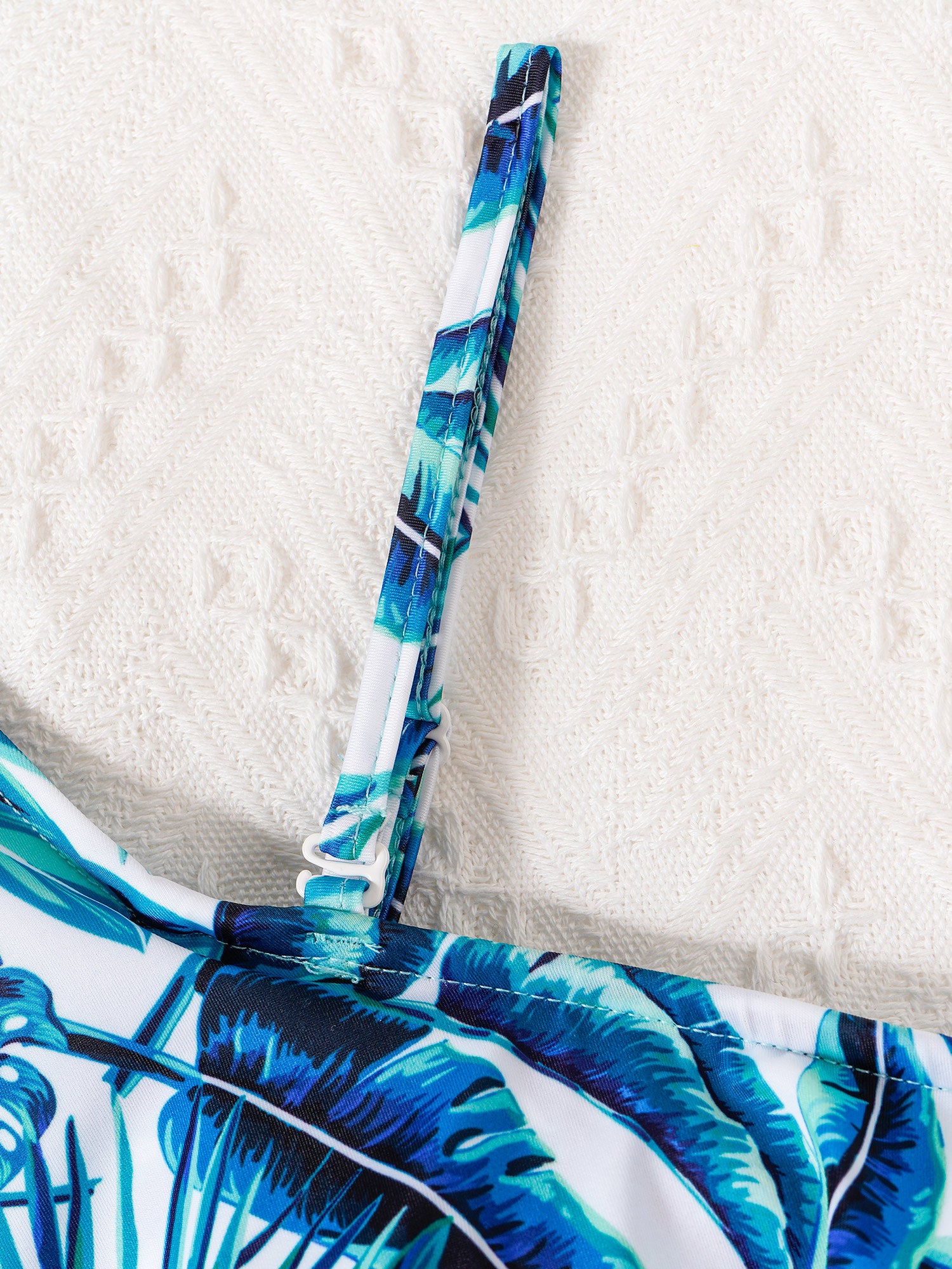 Zwemjurk met sierlijke details – Voor een vrouwelijke look