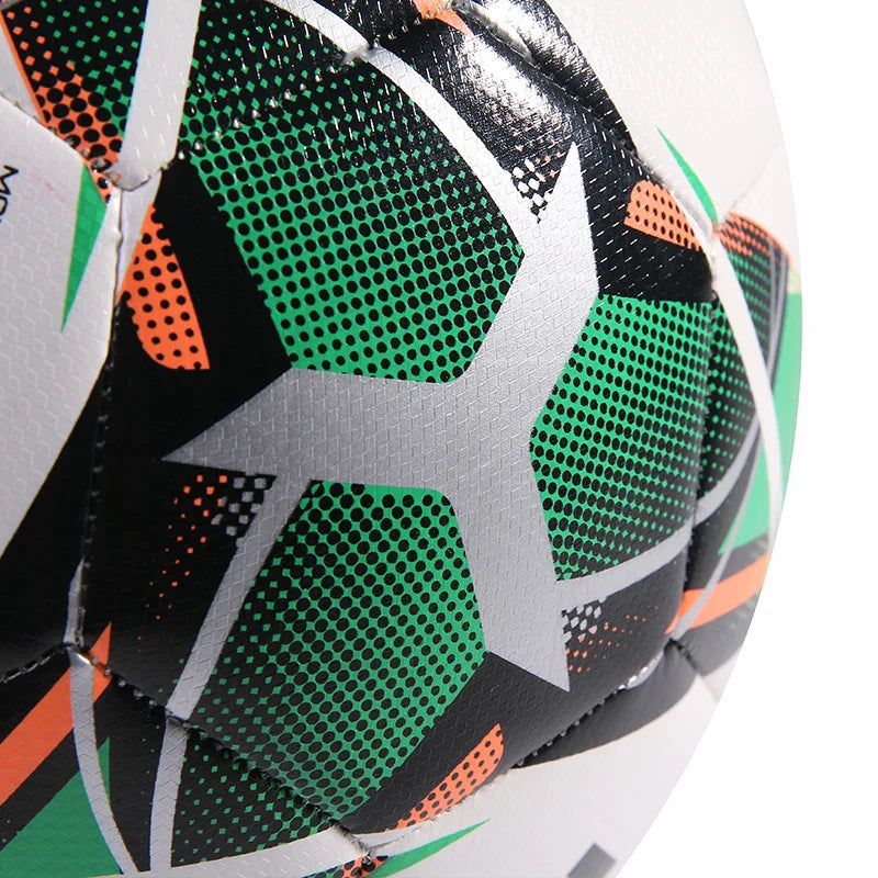 Voetbal met opvallend design voor zichtbaarheid
