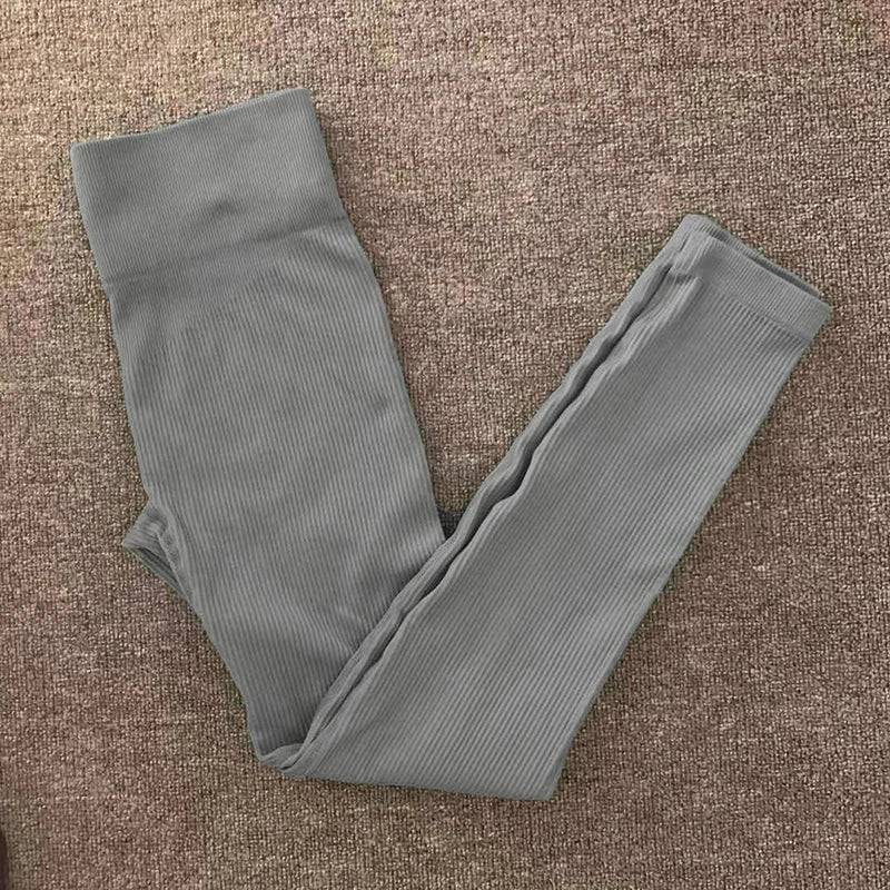 Trendy yoga kleding voor rustige flow-oefeningen