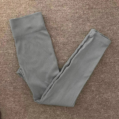 Trendy yoga kleding voor rustige flow-oefeningen