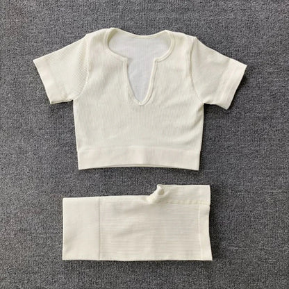 Zachte yoga kleding van H&M in aardetinten