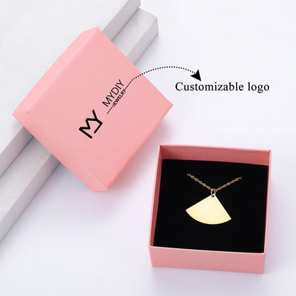 Naam in ketting met glanzende kettingschakels