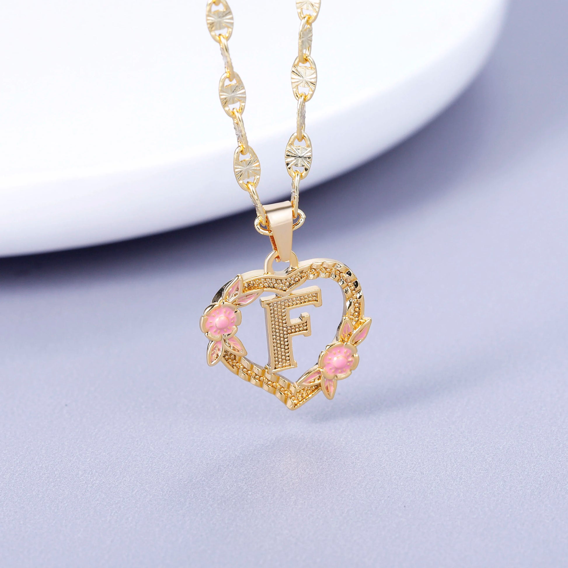 Goudkleurige naam in ketting voor een speciaal moment