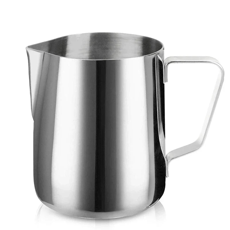 Koffiewaar voor cappuccino met schuimkannetje